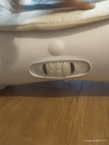 Cadeirinha de descanso com música e vibração