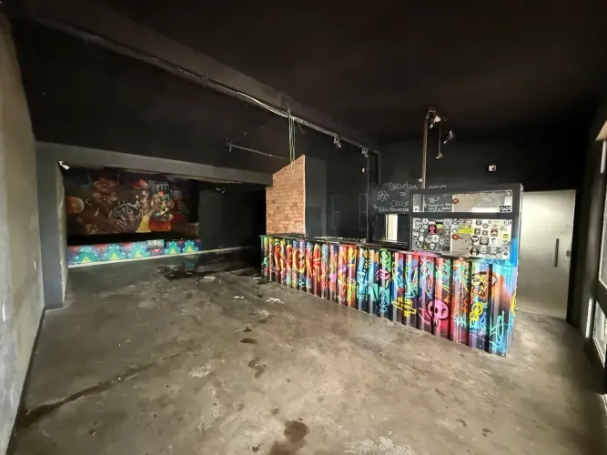 Casa comercial com amplo salão para restaurante, cafeteria, bar e casa de show!