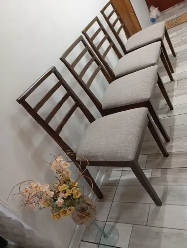 Cadeiras em madeira !para mesa(somente as cadeiras)Viamão.