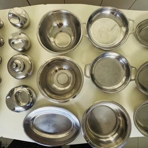 Baixela inox com várias peças 