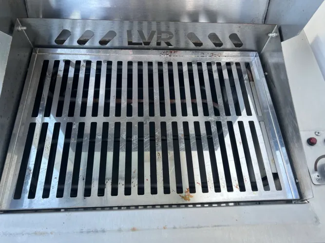 Vendo churrasqueira elétrica nova