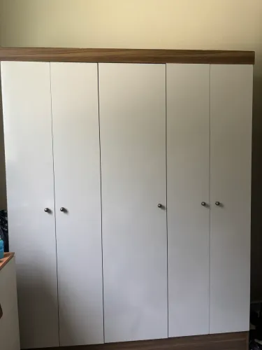 Vendo Guarda-roupa Ártico Com 5 Portas Demóbile - Amêndola Com Off White