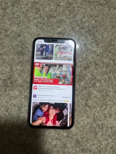 Vendo iPhone XR laranja.. zap *