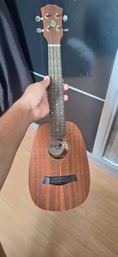 UKULELE PINEAPPLE SEIZI