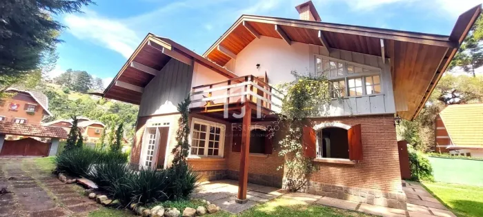 Casa com 3 dormitórios sendo 1 suíte no bairro Recanto Feliz em Campos do Jordão