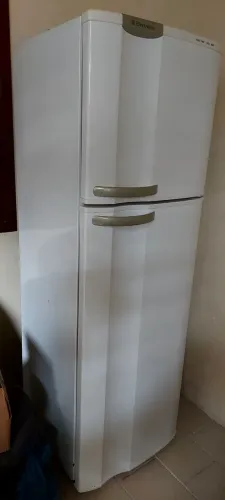 Electrolux frost free semi novo único dono bem conservada