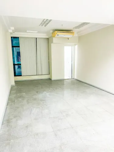 Alugo ótima sala no Monumental Shopping com ar condicionado