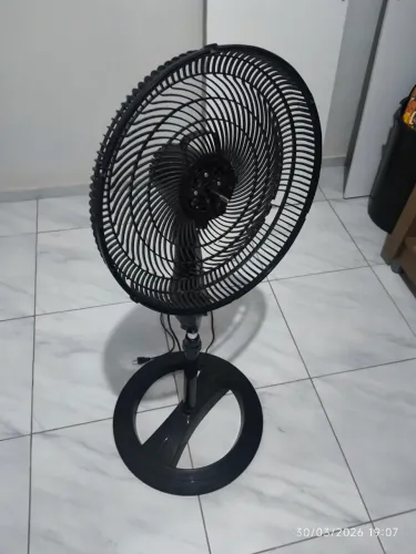 Ventilador sem a hélice e com base quebrado 