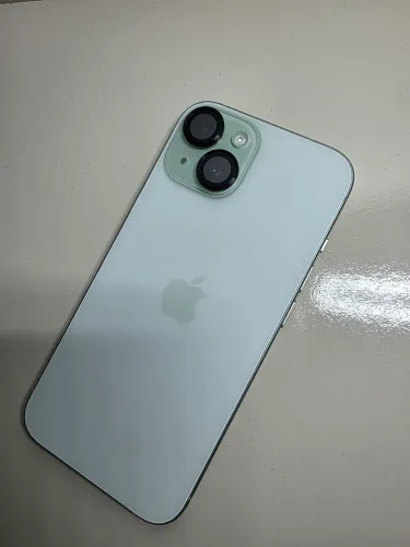 Iphone 15 128gb + 3 capas