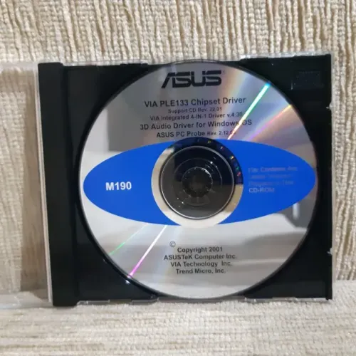CD de Drivers da ASUS (modelo M190) para o chipset VIA PLE133, lançado em 2001