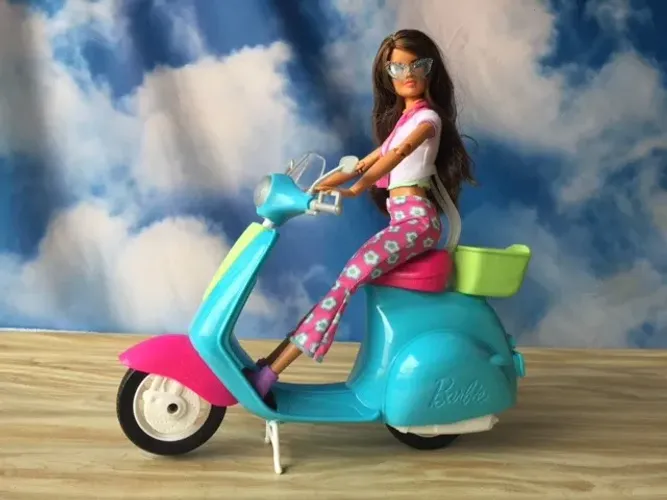 Barbie Lambreta e acessórios com boneca importada.