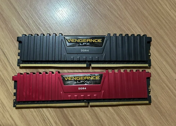 2 Pentes de memória RAM DDR4 8GB