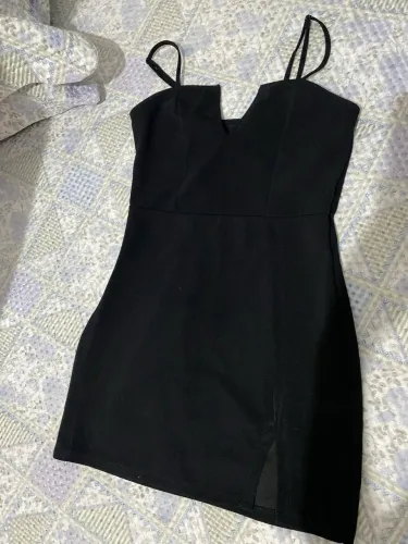 Vestido curto com decote V