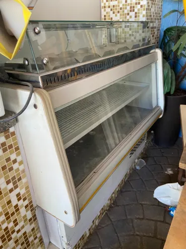Expositor de Bebidas e Salgados