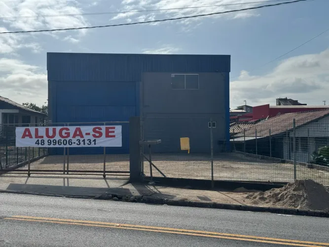 Alugo GALPÃO na BR 101 em Tubarão 