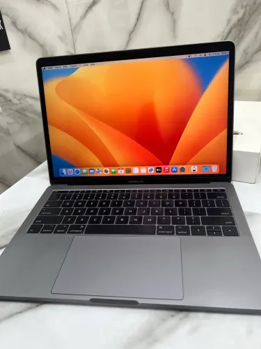 MacBook Pro 2017 i5 8gb ram 128gb SSD 