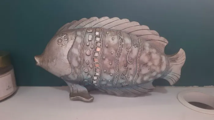 Peixe decorativo azul e prata