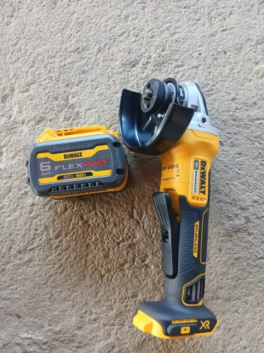 Esmerilhadeira dewalt original acompanha bateria