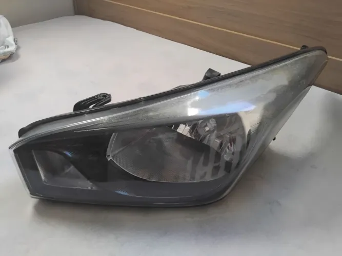Vendo par de farol hb20 original Hyundai