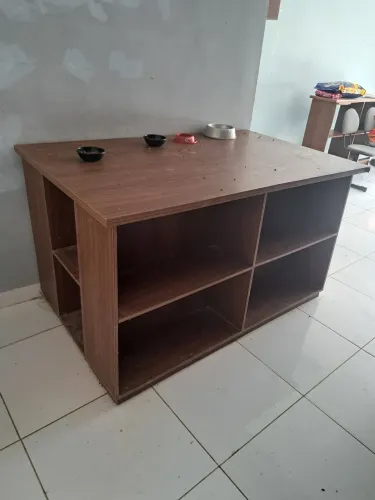 VENDO BALCÃO TIPO ILHA DE MADEIRA PARA LOJA