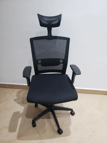 Cadeira de escritório preta