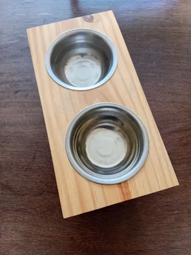 Comedouro duplo elevado, praticamente novo