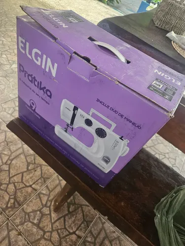 Maquina de costura Pratica Elgin