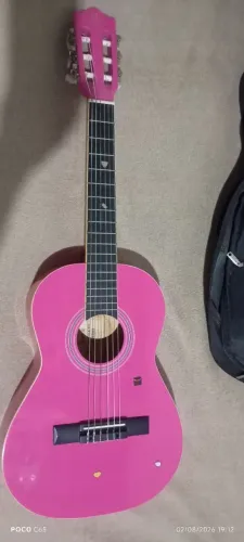 vendo um violão de criança estado de novo