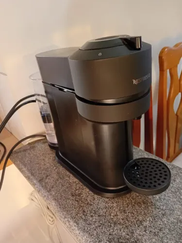 CAFETEIRA NESPRESSO POUCO USO