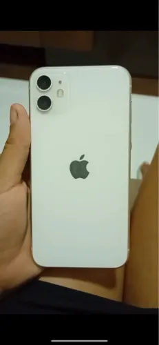 iPhone 11, pegando tudo perfeitamente bateria em 74% nunca aberto nem trocado peça