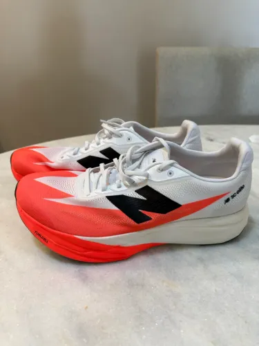 Tênis corrida New Balance Fuelcell SuperComp Elite v5 (43 BR 11 US)