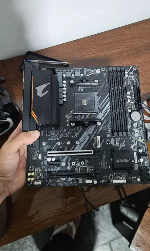 Placa-Mãe Gigabyte B550M Aorus Elite - AM4 DDR4