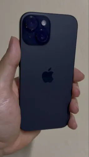 iPhone 15 black
