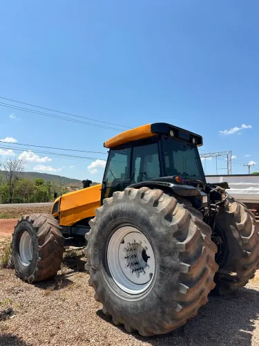 TRATOR BH205