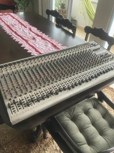 Mesa de Som Behringer Eurodesk SL3242FX Pro