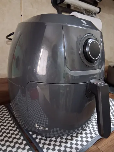 Vendo fritadeira AIR FRYER Electrolux 5L