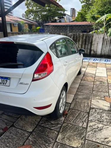 Ford Fiesta 1.6 16V Flex Aut. 5P 2015