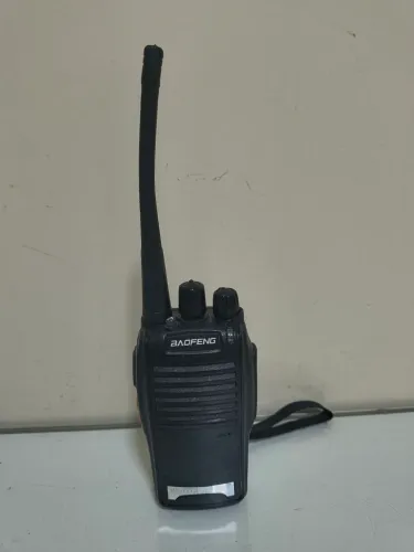 Vendo jogo com 08 walk talk semi novo. Retirar no local 