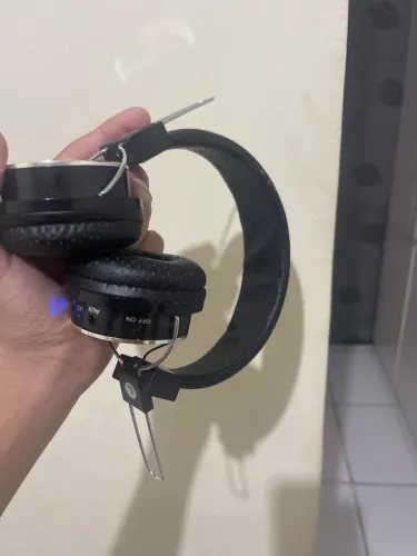 Fone Bluetooth sem fio, completo e funcionando