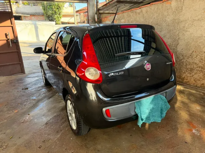 Fiat Palio Attractive 1.0 EVO Fire Flex 8V 5P 2013