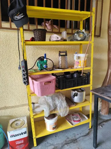 Prateleira de aço amarela 