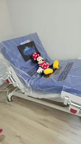 Cama hospitalar motorizada