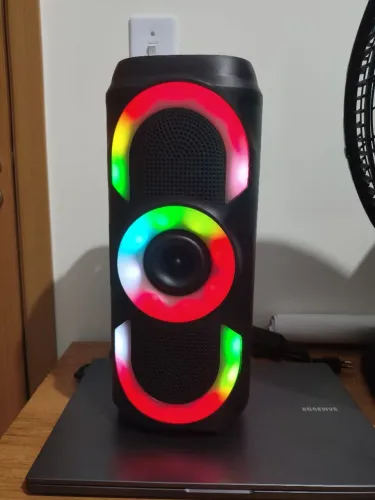 Caixa de som com RGB de 50W
