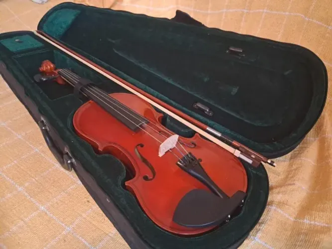 Violino Acústico Prowinds 4 por 4 com Breu e corda sobressalente pronto para tocar - AJ 20