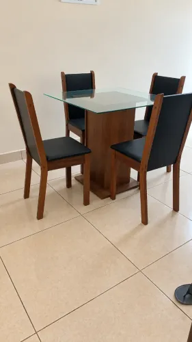Mesa de jantar 4 cadeiras