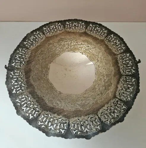 Centro de Mesa de Prata com Borda Ornamentada