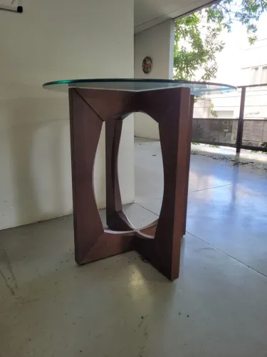 Mesa moderna madeira e vidro