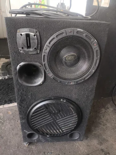 Som completo, 4 caixas, 1 central com modelos fonte e bateria de caminhão !