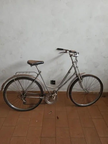 Bicicleta antiga Monark serie prata