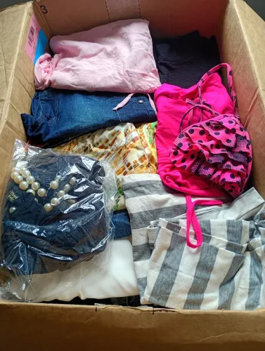 Roupas para brechó.